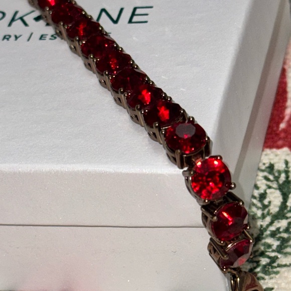 Park Lane Chocolate Raspberry Impression - Picture 3 of 6